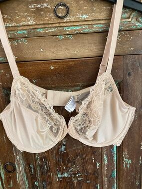 Wacoal Beige Classic Floral Lace Underwire Bra 36C